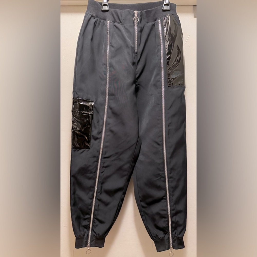 Women’s Nike Sportswear Icon Clash Pants | Size Small.